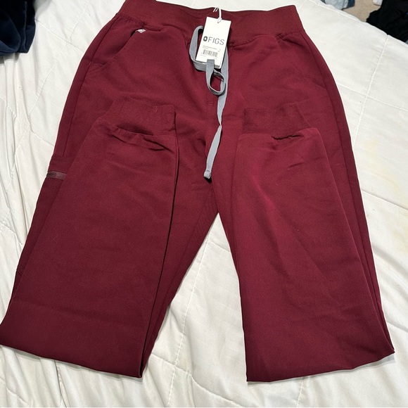 NWT FIGS women’s Burgundy high waisted Zamora joggers Small-Tall - Picture 1 of 1